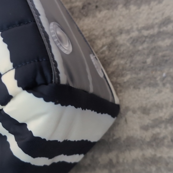 Lug Carryall Tote- Navy Stripe - Picture 7 of 8